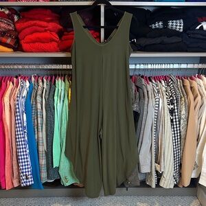 Tiana B. army green v neck sleeveless handkerchief hem cropped jumpsuit size S